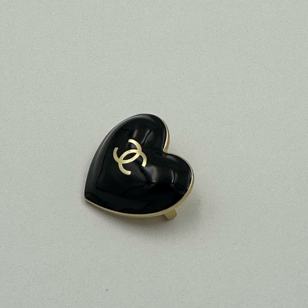 Chanel Heart Charm w/Ribbon - Picture 5 of 9